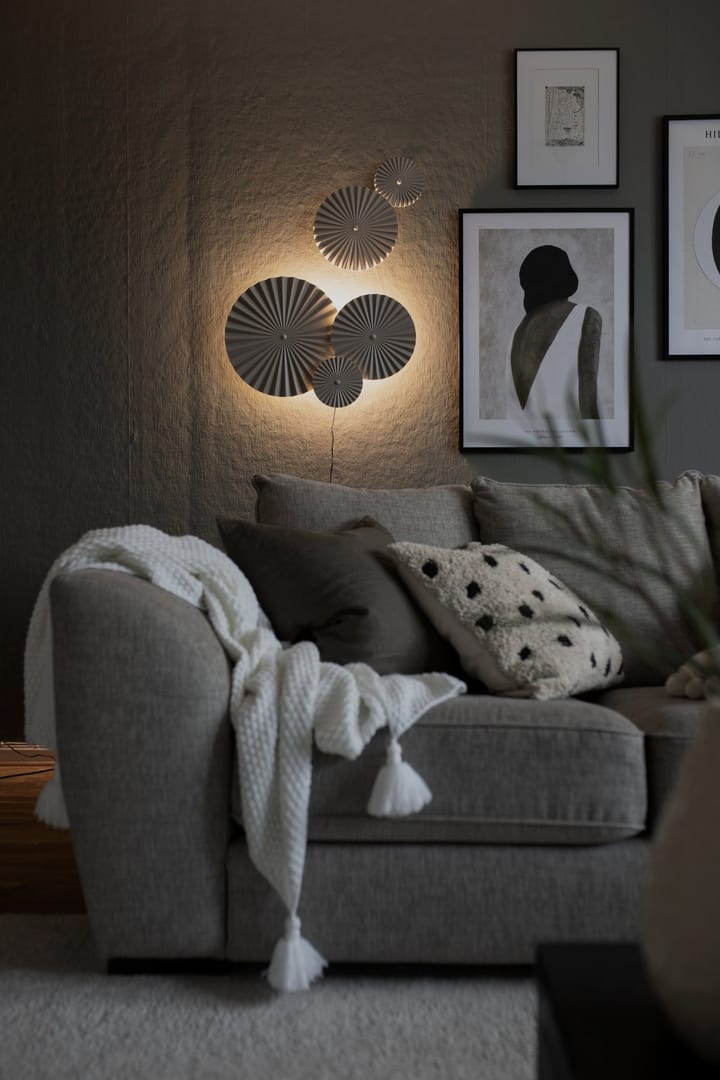 Omega vegglampe, Mud Globen Lighting