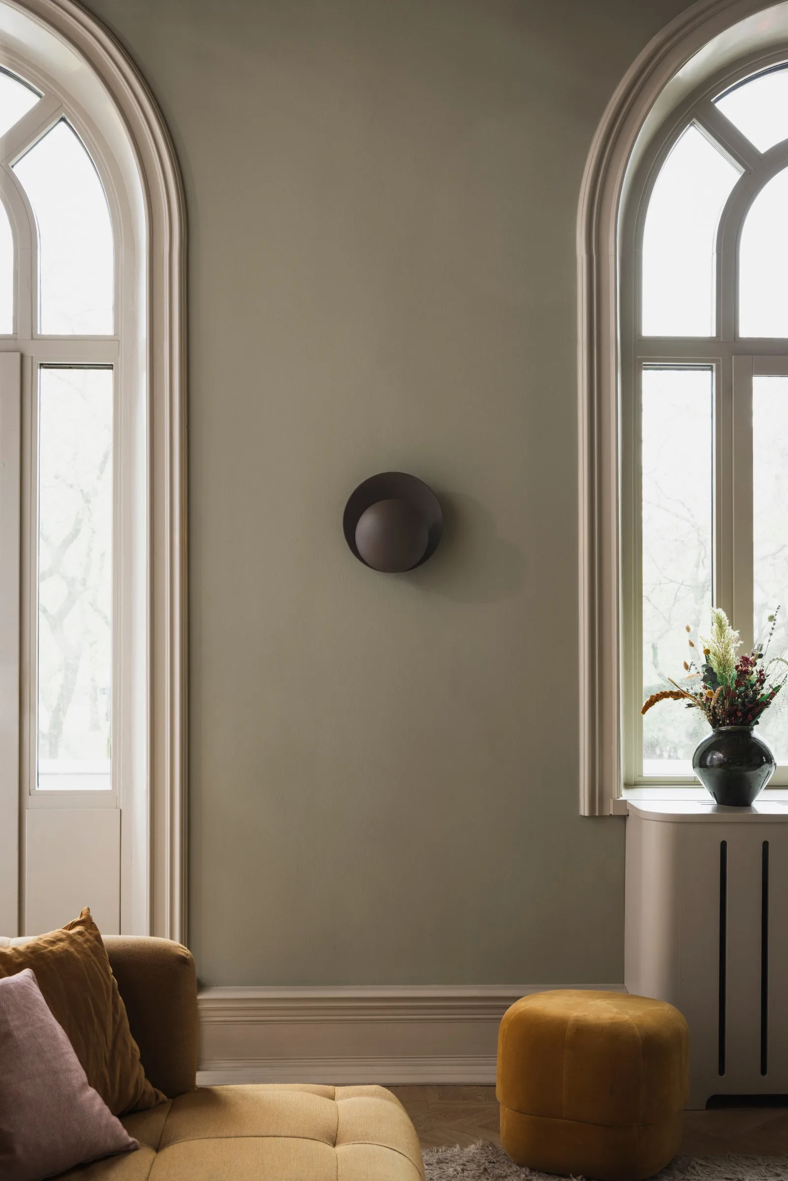 Orbit vegglampe, Mocha Globen Lighting