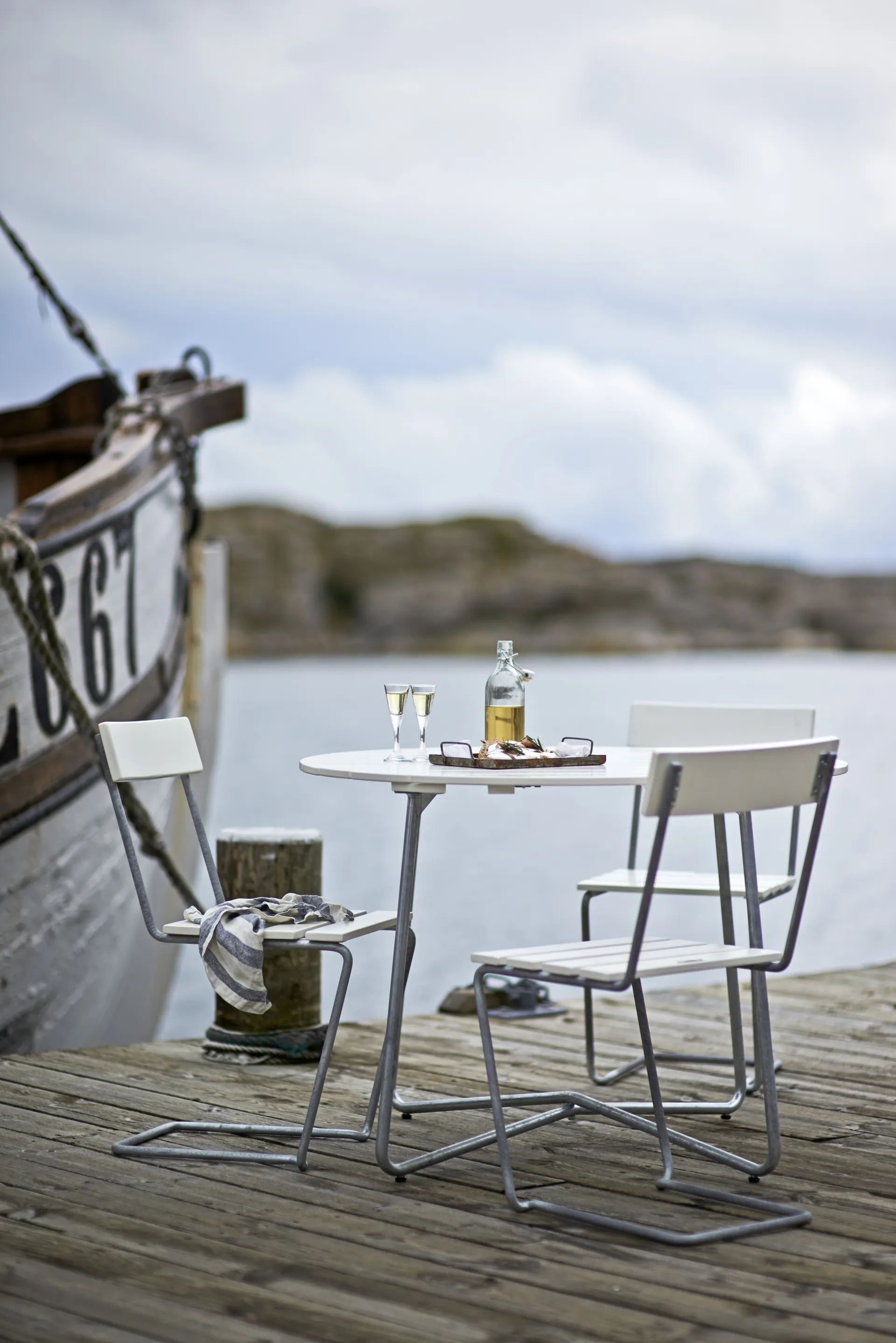 9A spisebord, Hvitlakkert eik Ø100 cm Grythyttan Stålmöbler