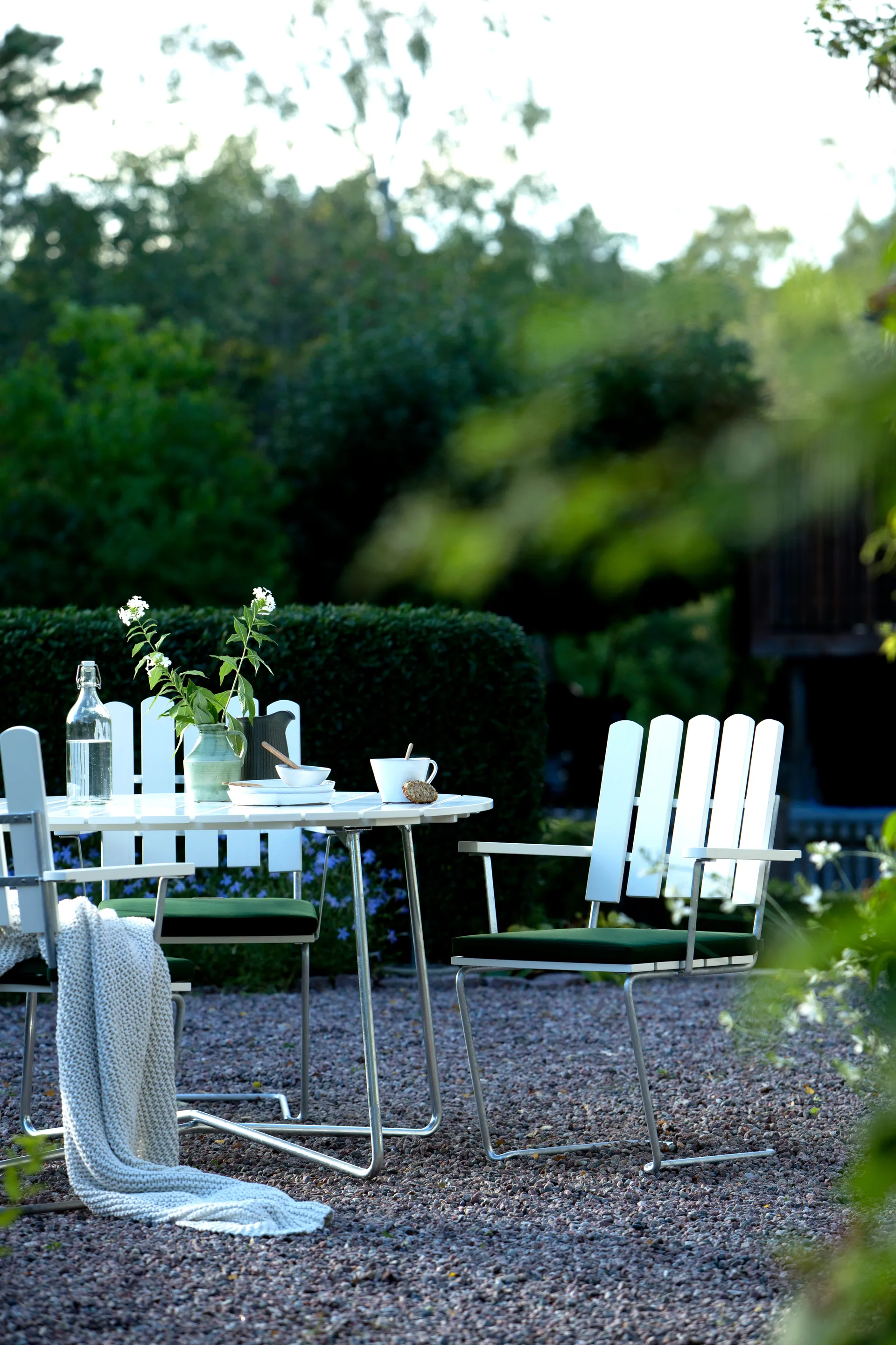 A2 lenestol, Hvit lakkert varmgalvanisert eik Grythyttan Stålmöbler