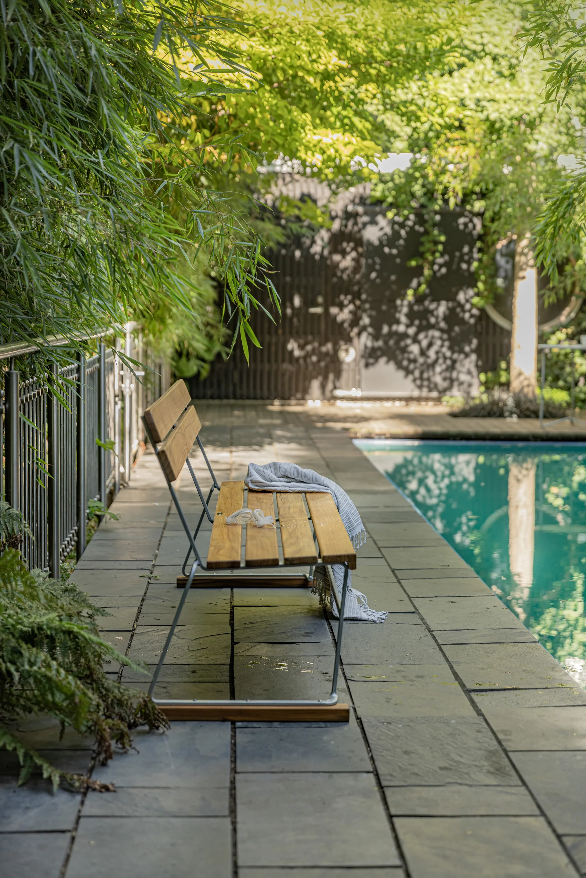 Sofa 5, Teak-varmgalvanisert stativ Grythyttan Stålmöbler