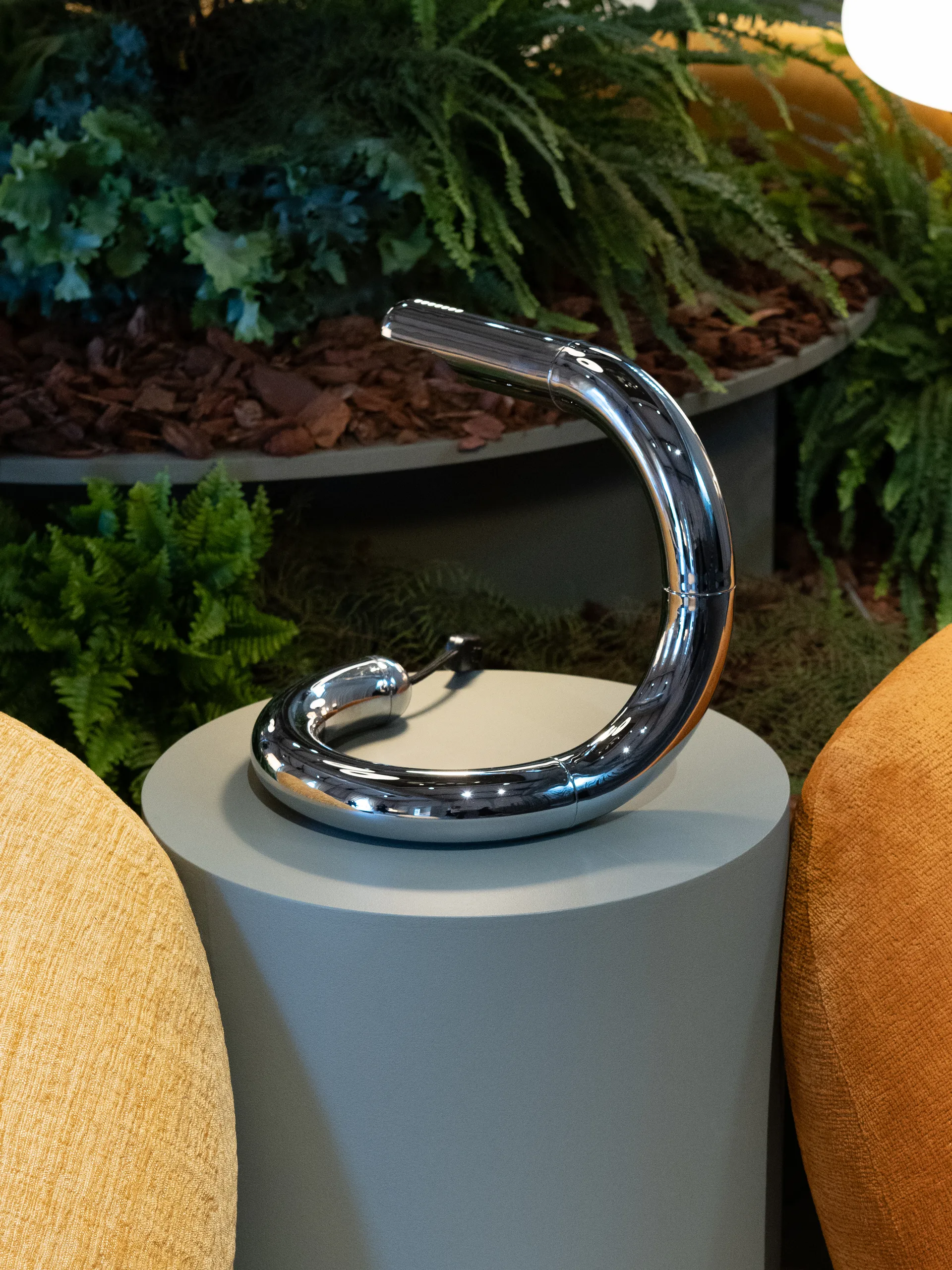 Aspide bordlampe, Krom GUBI