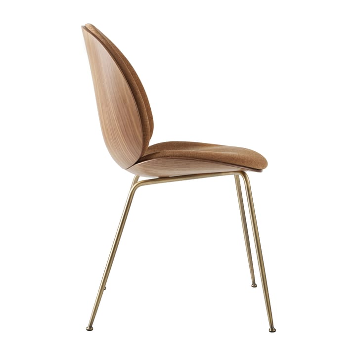 Beetle forsidekledd stol valnøtt, Antikk messing-Belsuede 132 GUBI