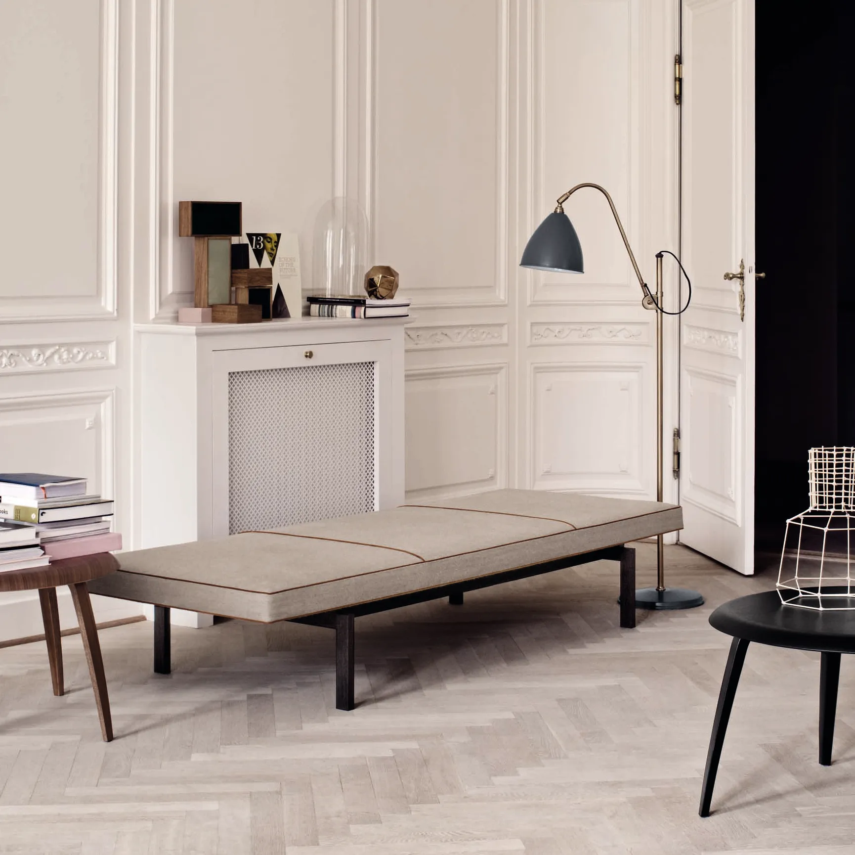 Bestlite BL3M gulvlampe, grå-messing GUBI