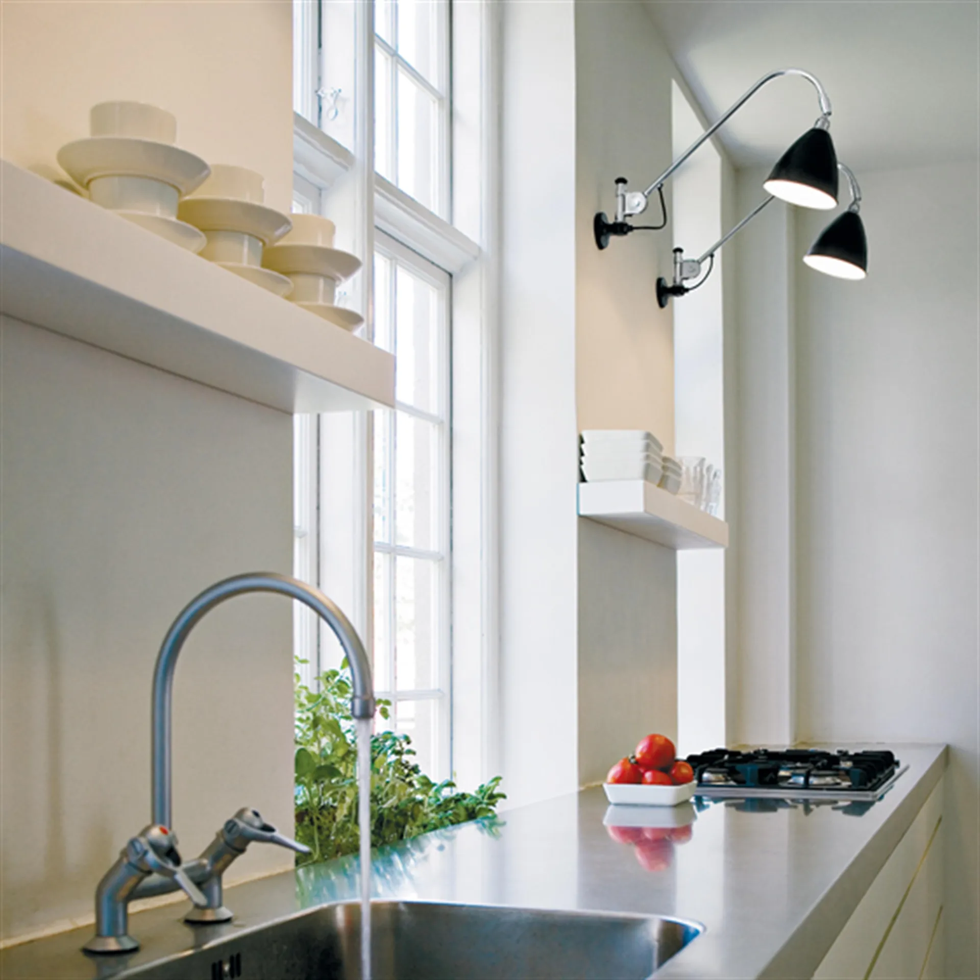 Bestlite BL6 vegglampe, sort-krom GUBI