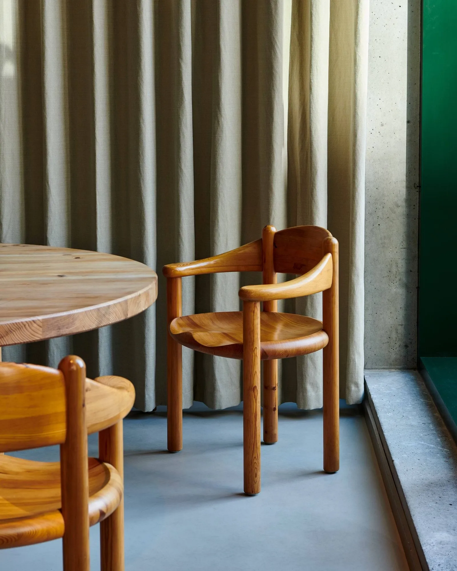 Daumiller karmstol, Golden pine GUBI