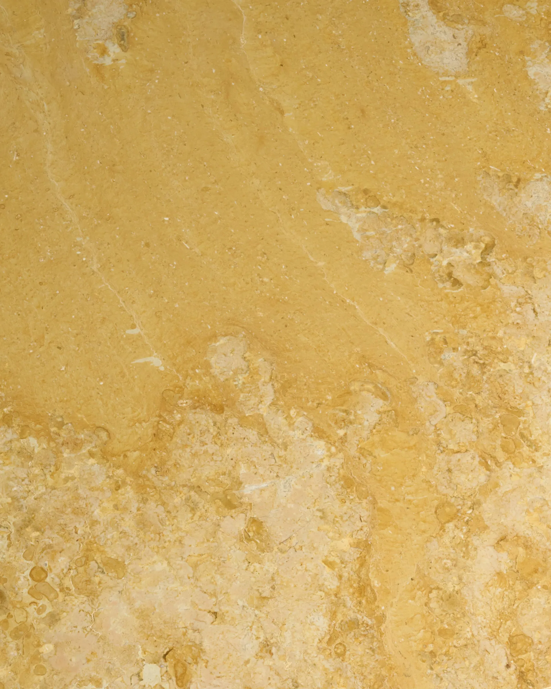 Doric sofabord, Honey Amber marmor, 80x80 cm GUBI