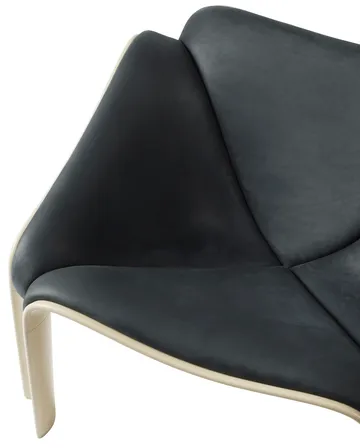 F300 loungestol - Pastel green-Dunes svart skinn - GUBI