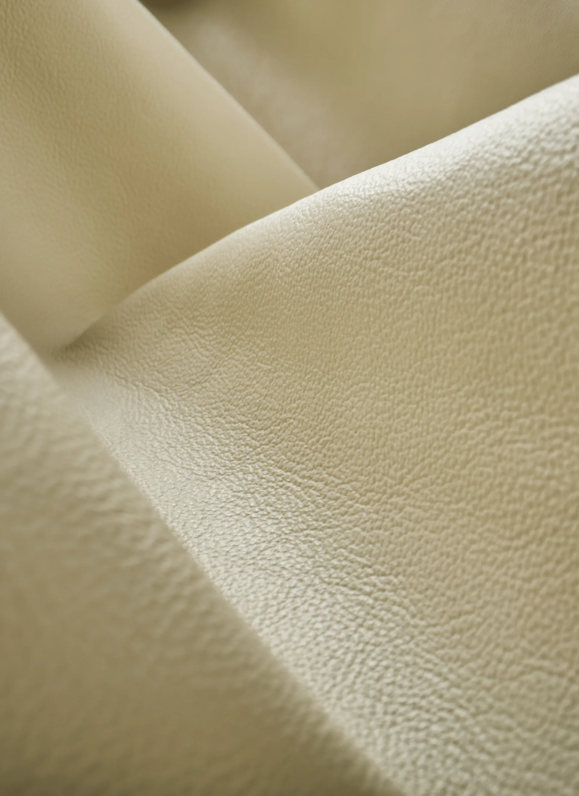F300 loungestol, Pastel green-Smooth lær Cream GUBI