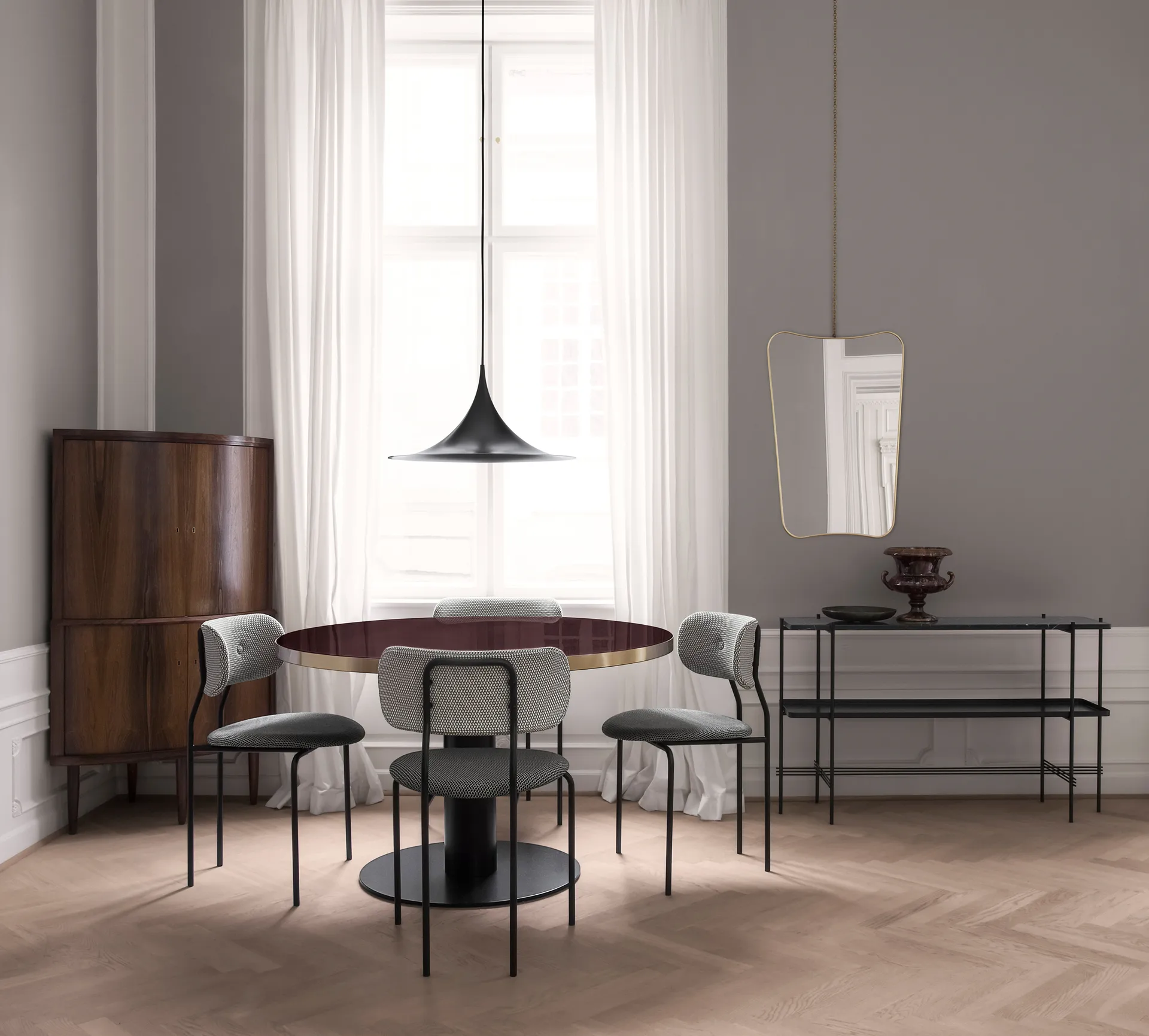 F.A.33 Rectangulaire speil, svart messing GUBI