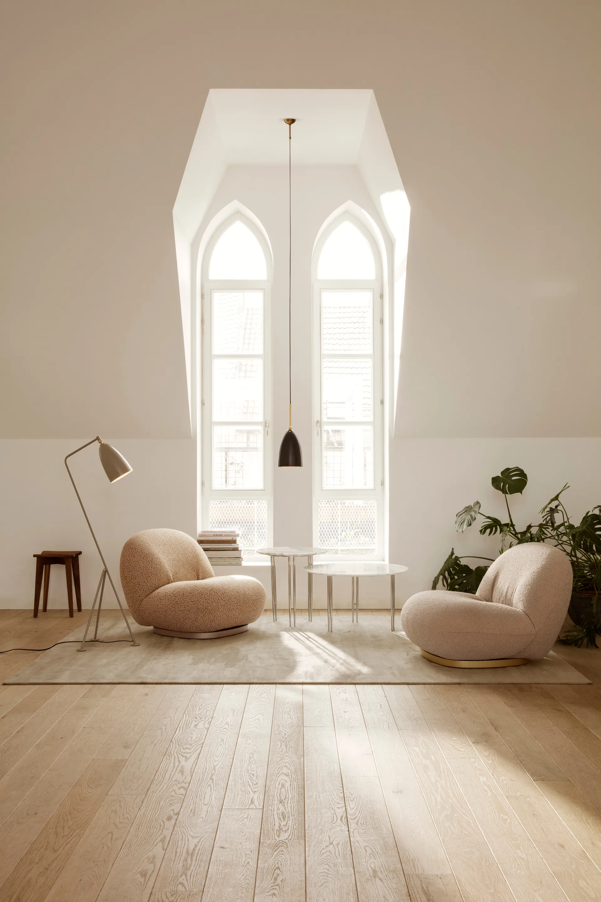 Gräshoppa golvlampa, Olivenbrun GUBI