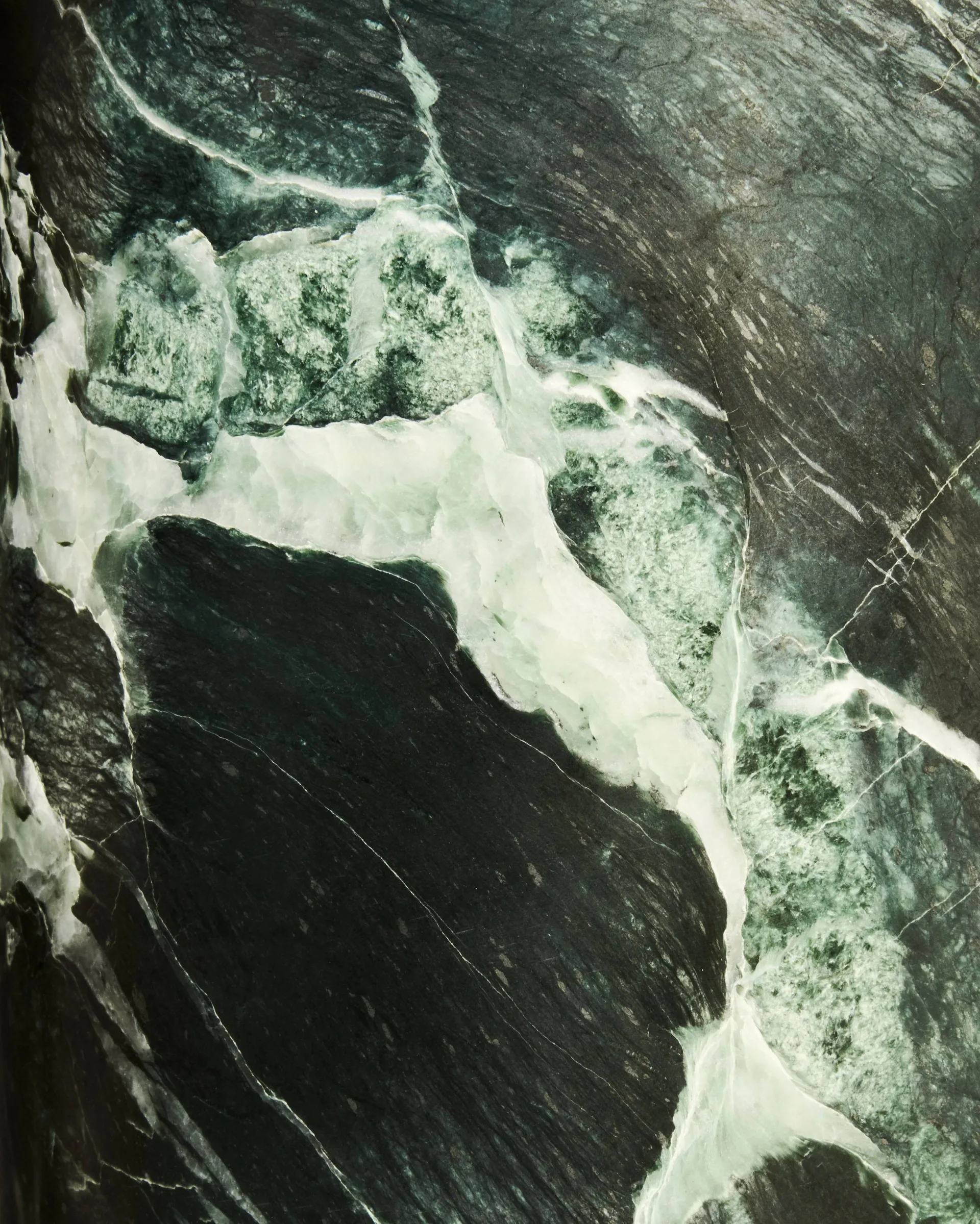 Gravity gulvlampe , Emerald marble-canvas GUBI