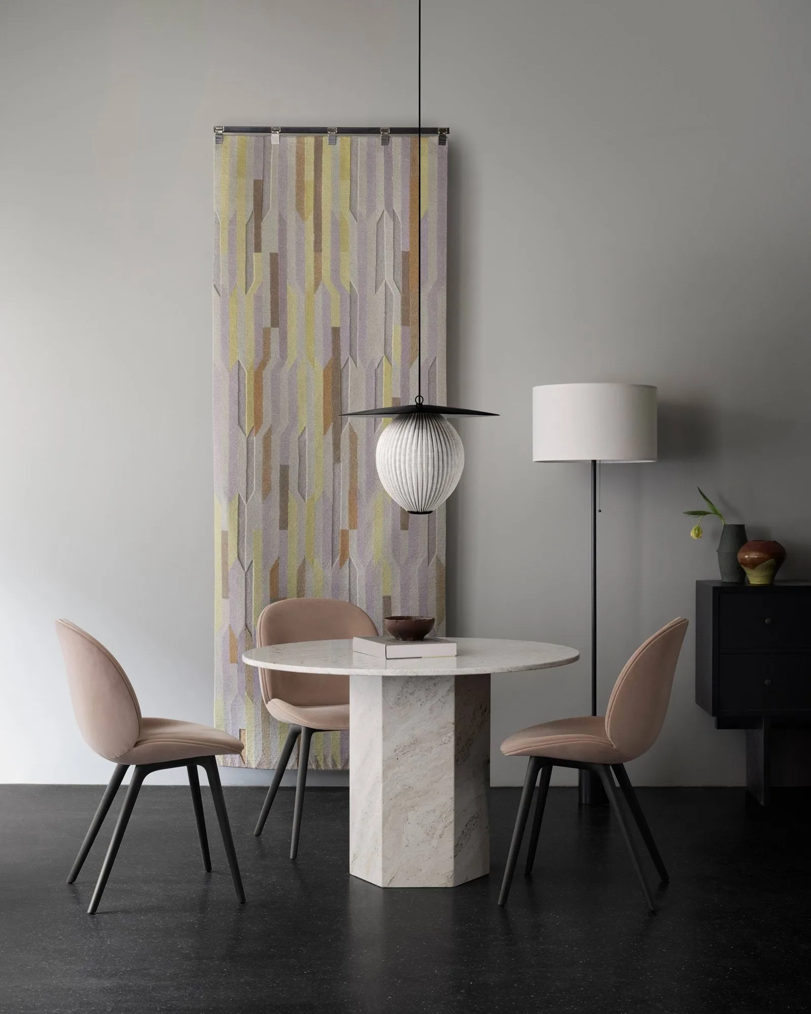 Gravity gulvlampe , Maroon marble-white GUBI