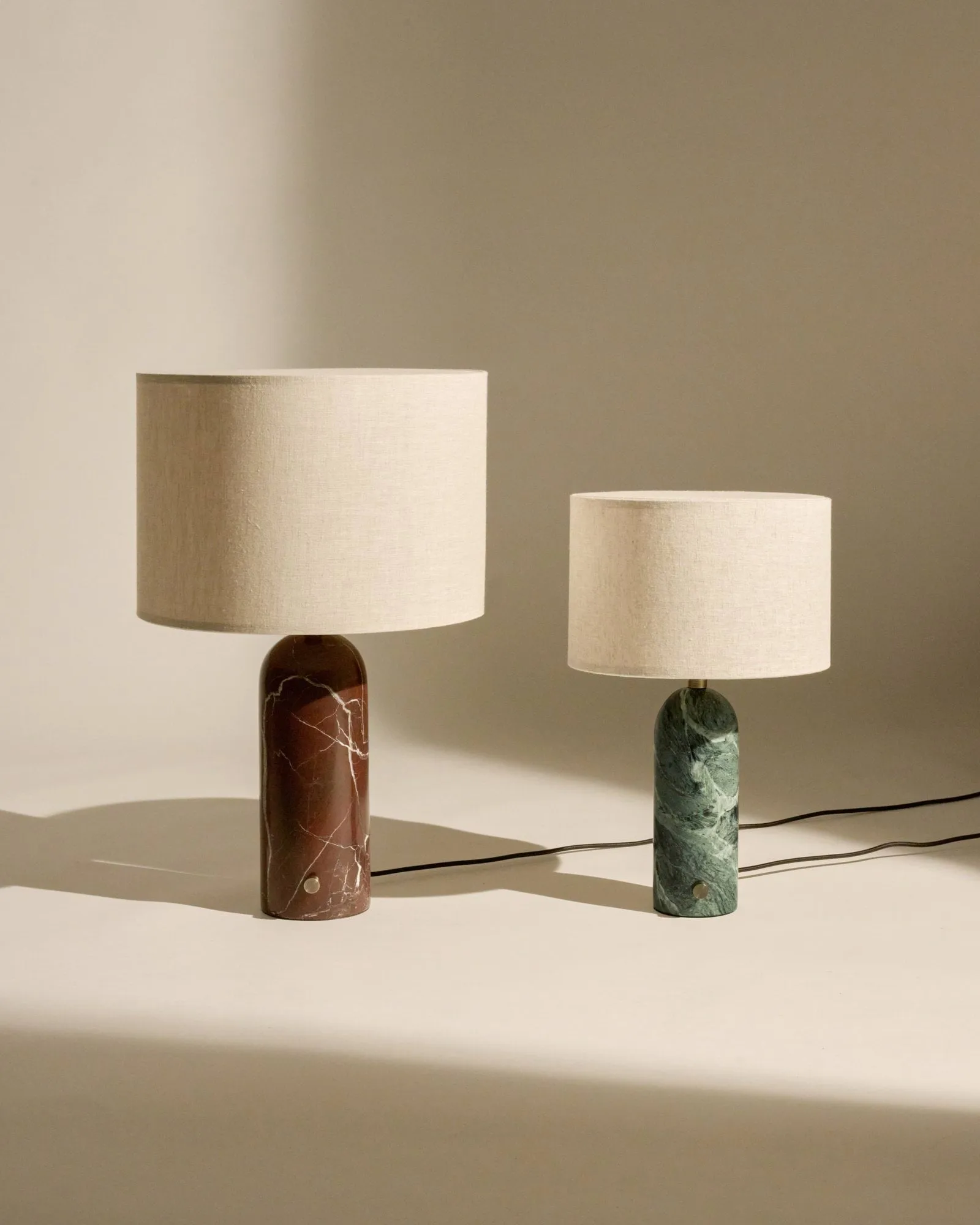 Gravity S bordlampe, Maroon marble-white GUBI