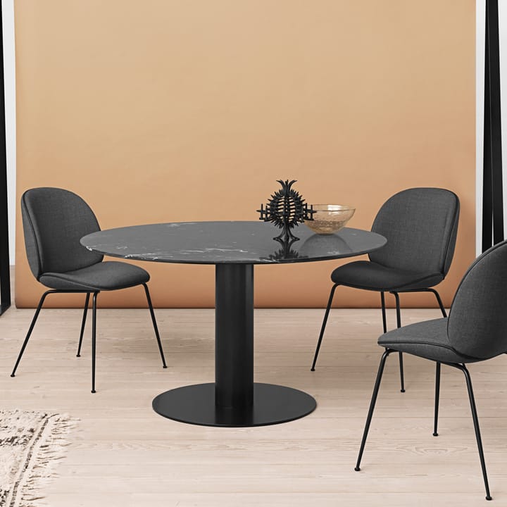 Gubi 2.0 spisebord, marble black, Ø 110, messingstativ GUBI