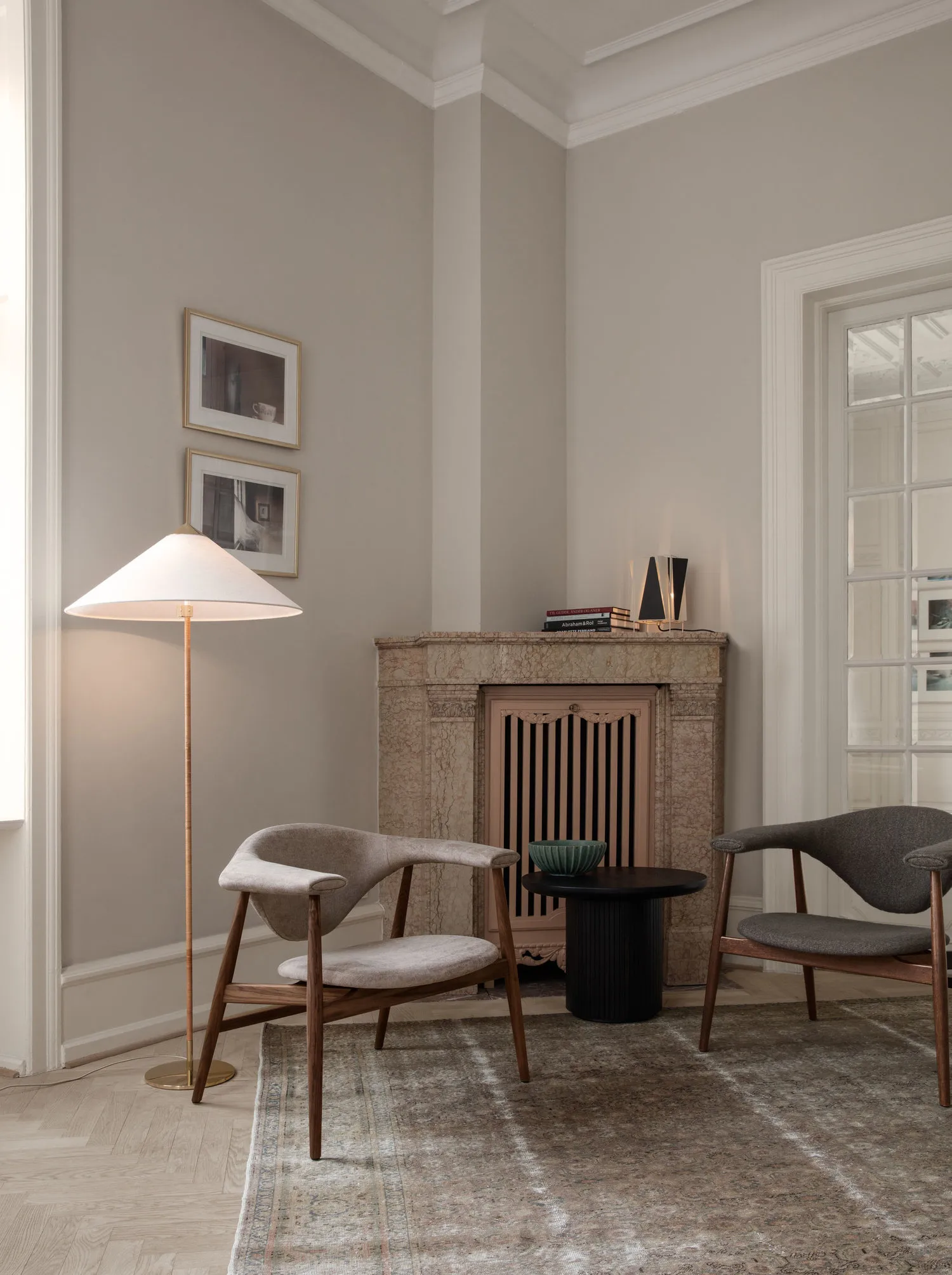 Masculo loungestol, Eero special FR 106-walnut GUBI