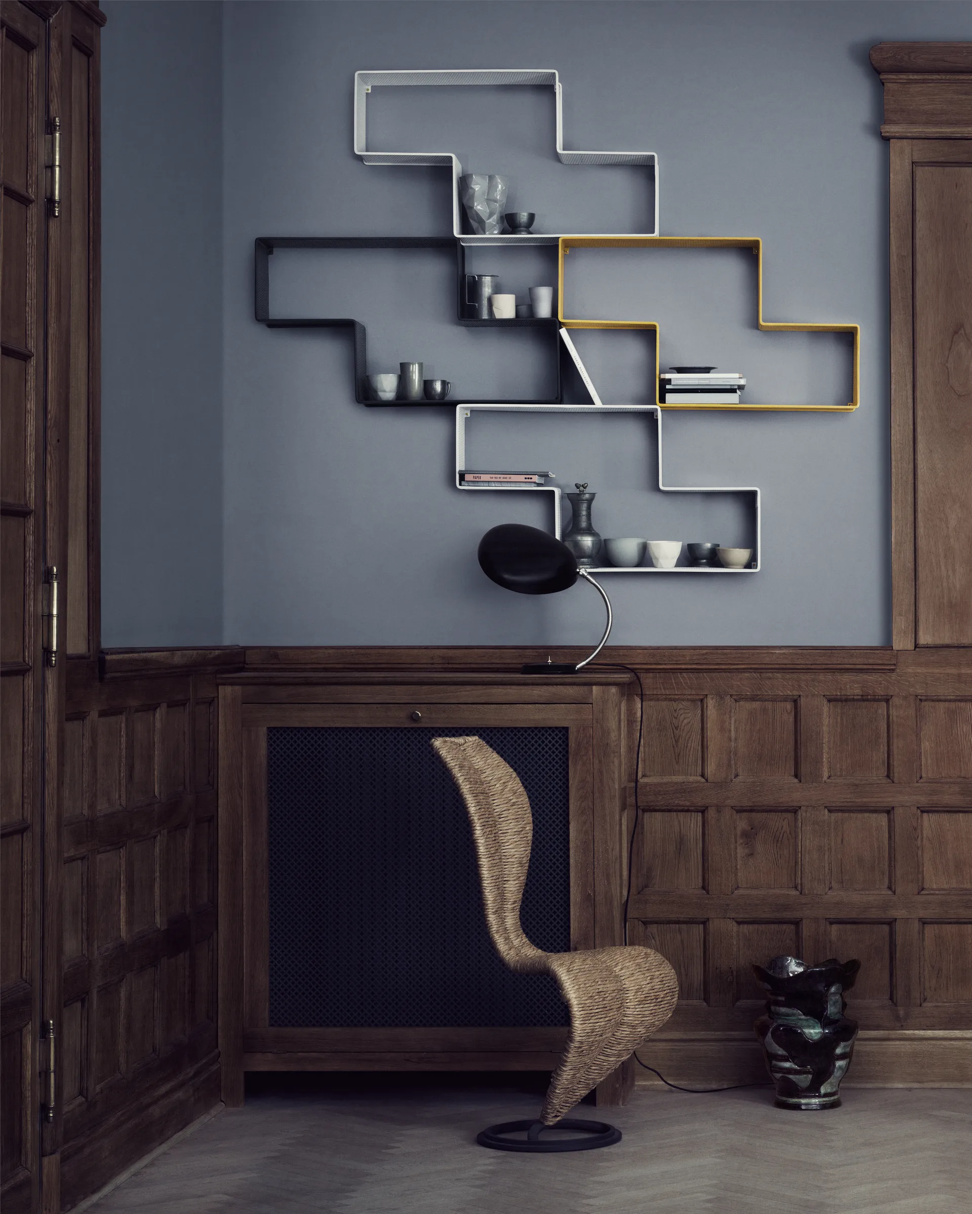 Matégot Dedal bokhylle, Cream White Semi Matt GUBI