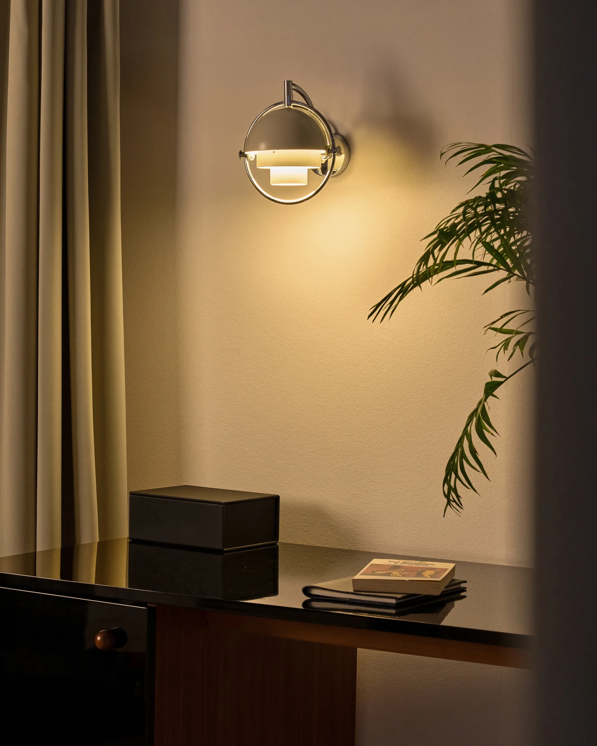 Multi-Lite vegglampe, Hvit-krom GUBI