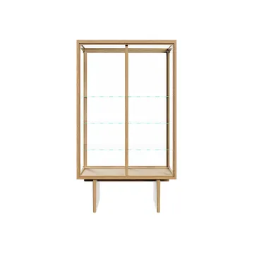 Private vitrineskap - glass, lysbeiset eik - GUBI