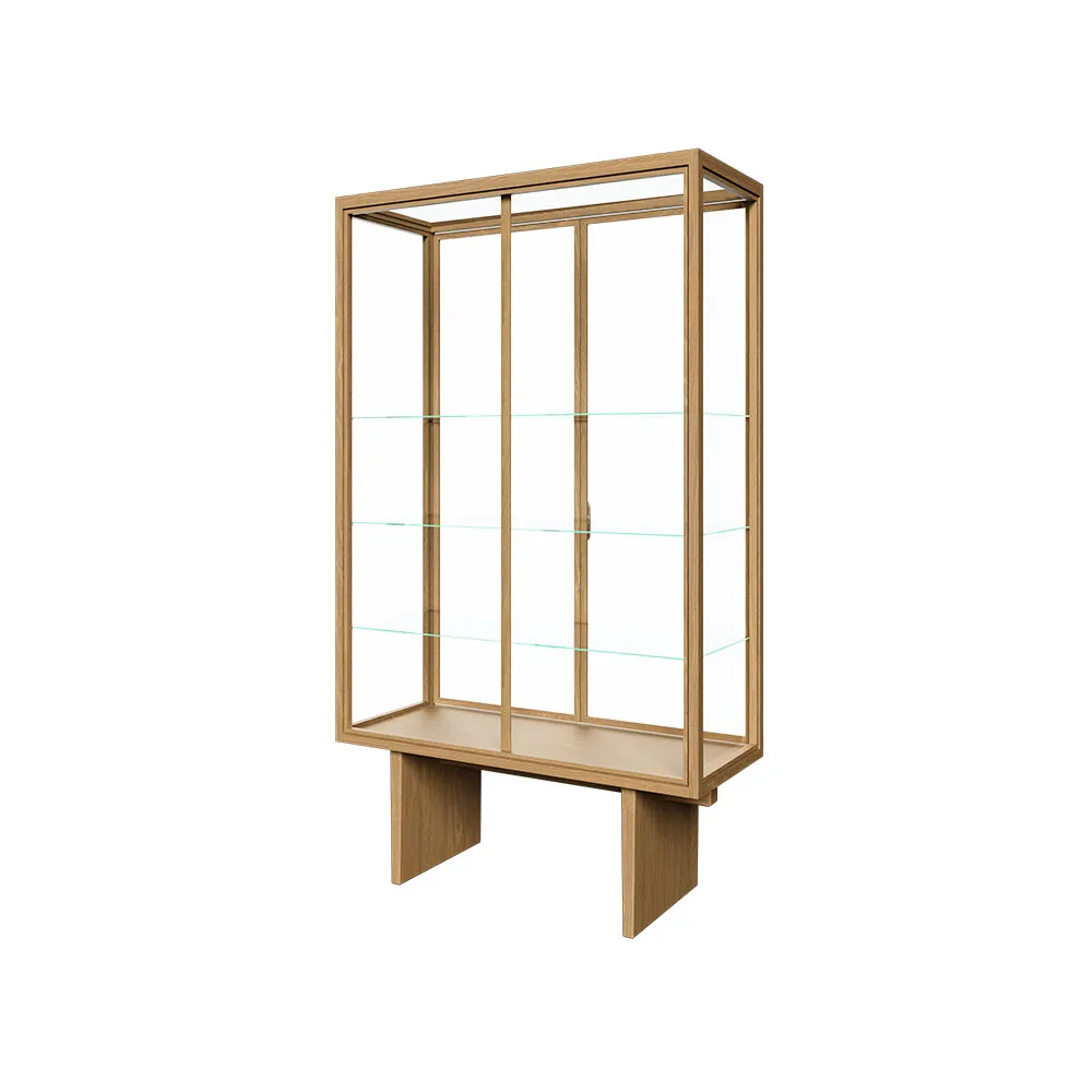 Private vitrineskap, glass, lysbeiset eik GUBI