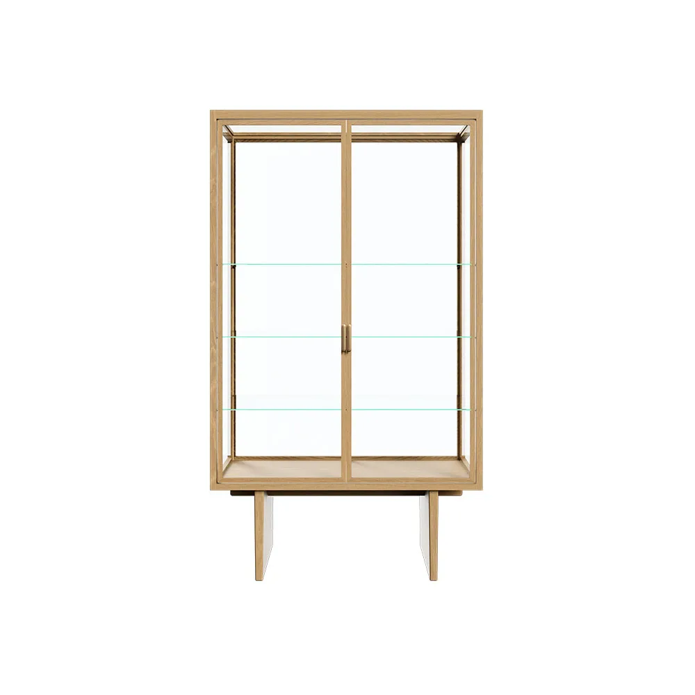 Private vitrineskap, glass, lysbeiset eik GUBI