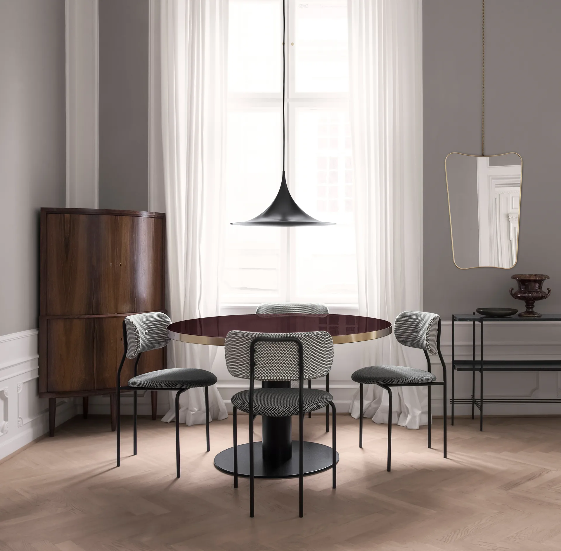 Semi lampe Ø 47 cm, Black semi matt GUBI