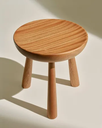 Totto rund krakk - Lacquered sapelli, Ø31x32,6 cm - GUBI