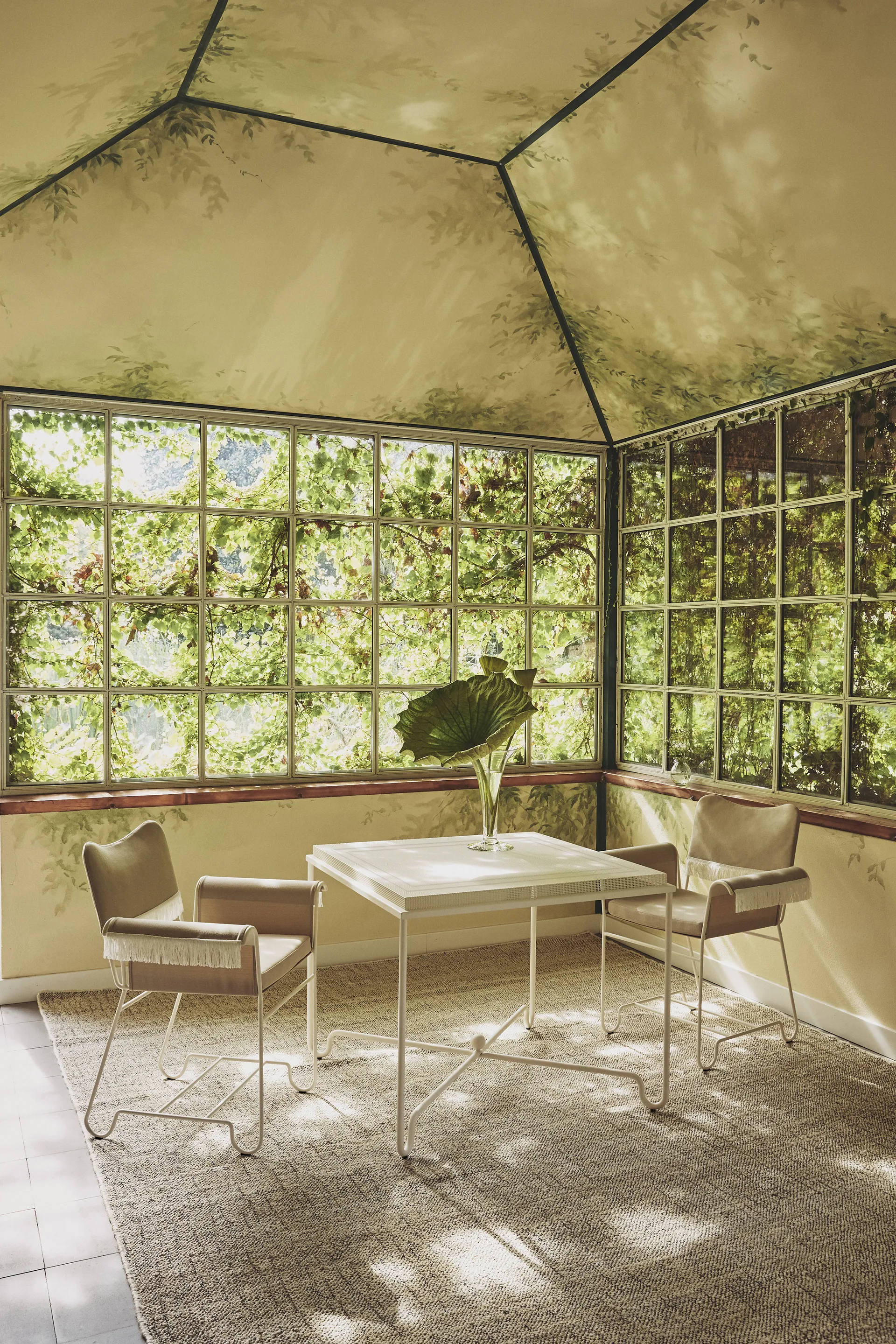 Tropique bord 90 x 90 x 75 cm, Classic white semi matt GUBI