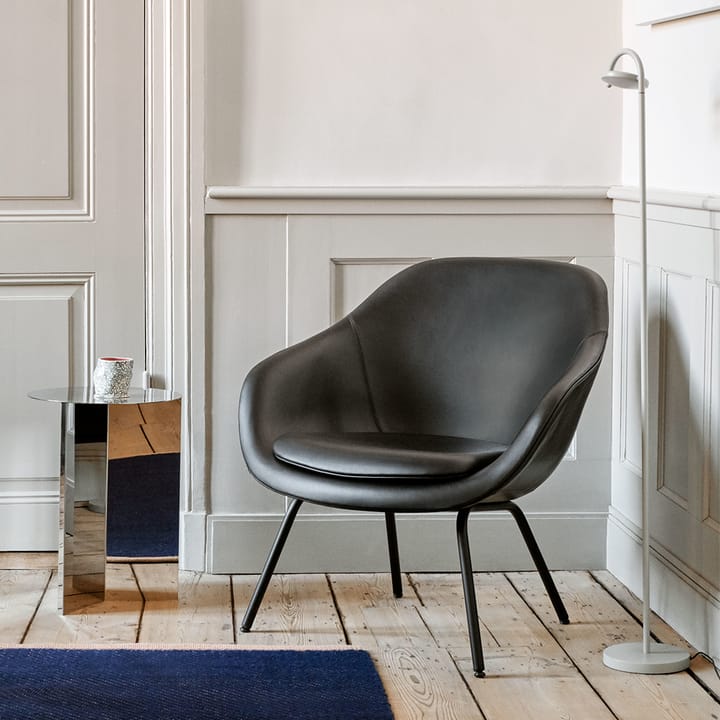 About a Lounge 87 lenestol, Sense black-svart stålfot HAY