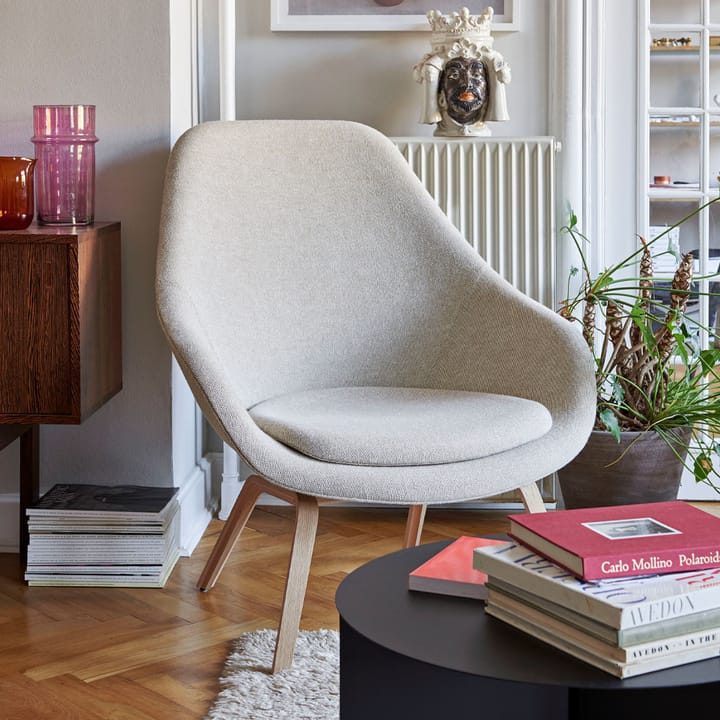 About a Lounge 93 lenestol, Remix 183 black-svart eikeben HAY