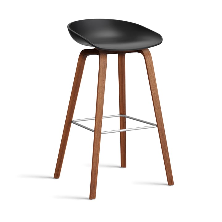 About a Stool 32 High barstol valnøttstativ 2.0 - Svart-rustfritt stålfeste - HAY