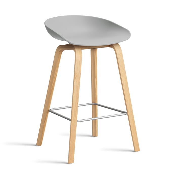 About a Stool 32 Low barstol lakkert eikeramme 2.0 - Concrete grey-rostfritt stålfeste - HAY