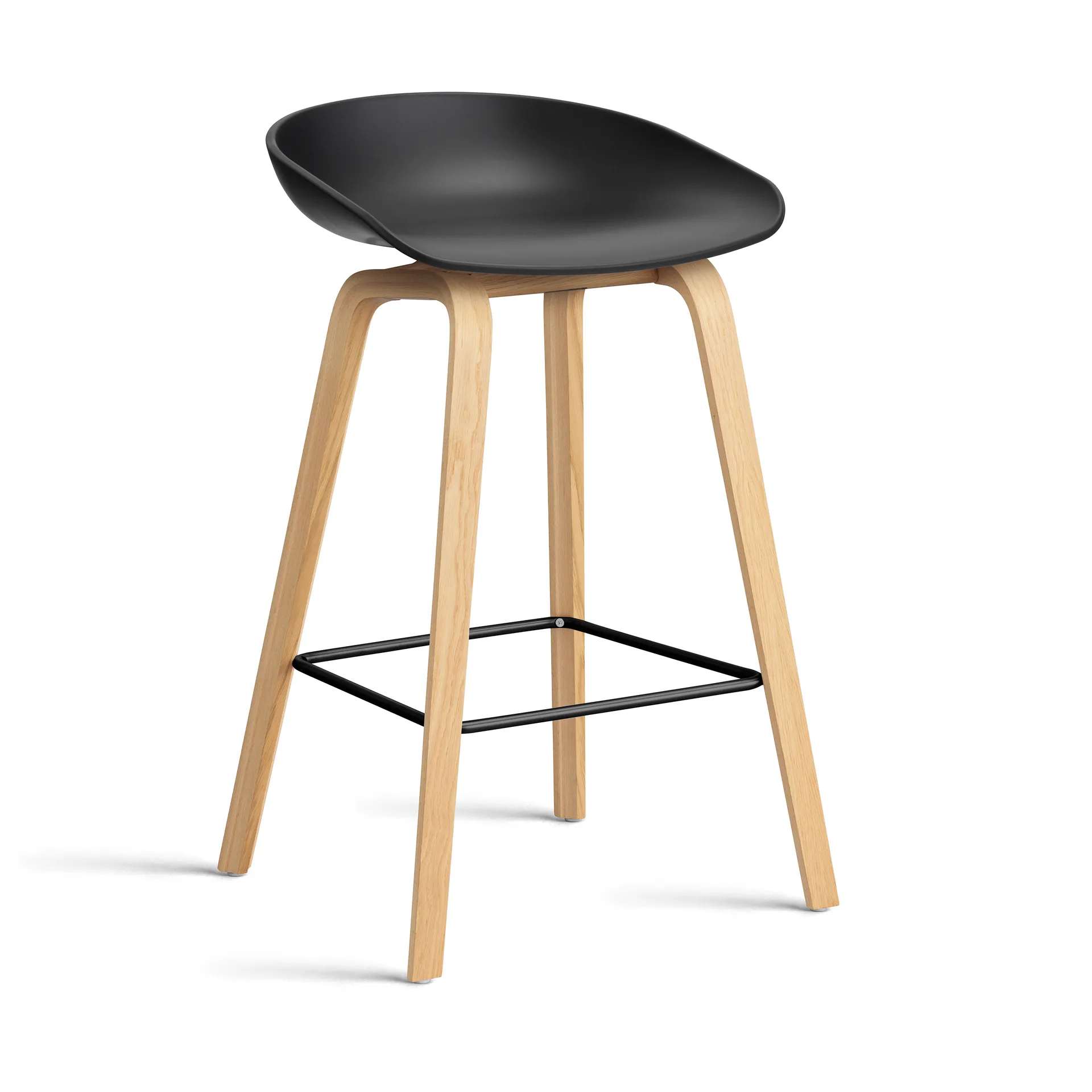 About a Stool 32 Low barstol lakkert eikeramme 2.0, Svart-svart stålstøtte HAY