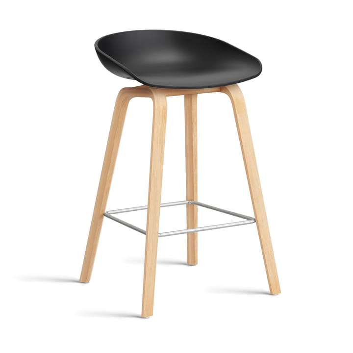 About a Stool 32 Low barstol såpet eikestativ 2.0 - Svart-rustfritt stålstøtte - HAY
