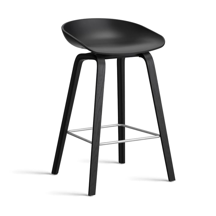 About a Stool 32 Low barstol svart eikstativ 2.0 - Svart-rustfritt stålfeste - HAY