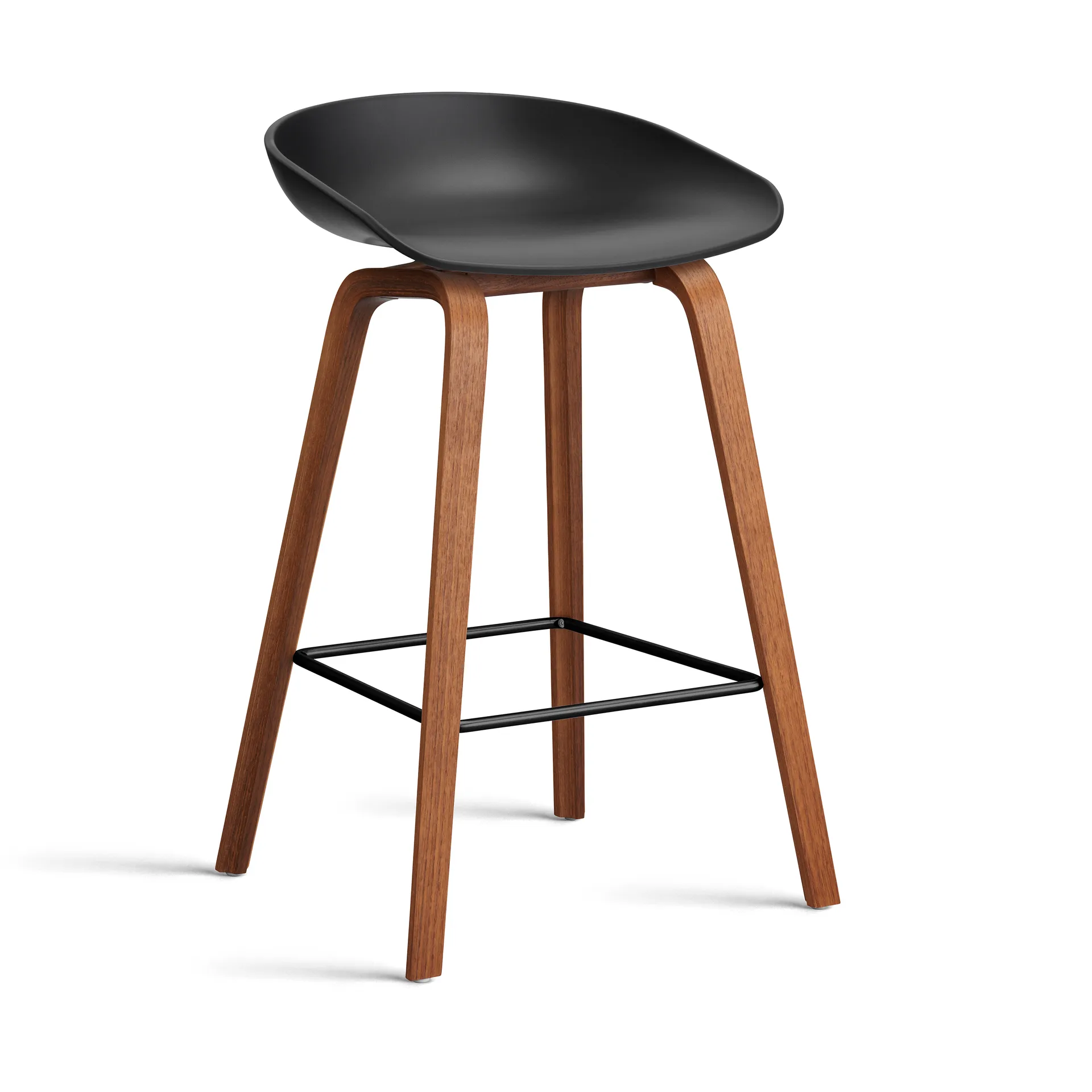 About a Stool 32 Low barstol valnøttstativ 2.0, Svart-svart stålstøtte HAY