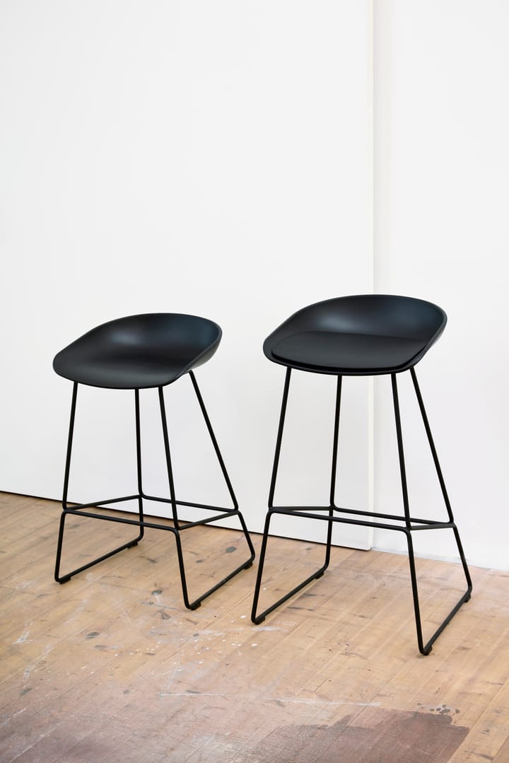 About a Stool 38 High barstol 2.0, Svart-svart stål stativ HAY
