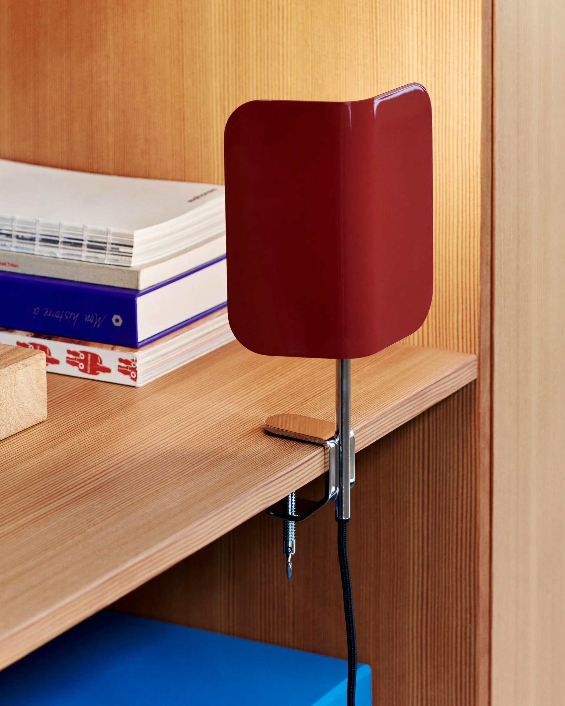 Apex Clip lampe, Maroon red HAY