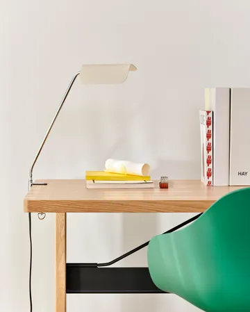 Apex Clip skrivebordslampe - Oyster white - HAY