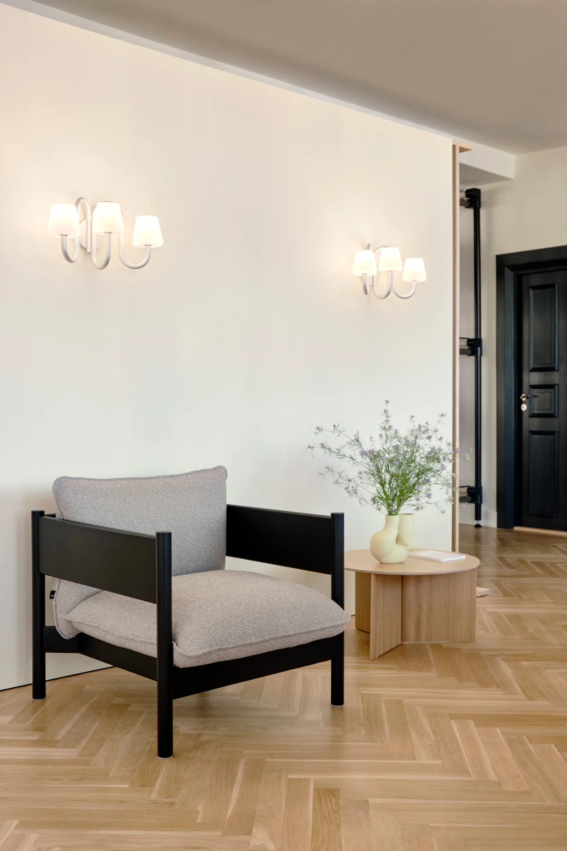 Apollo vegglampe, White opal HAY