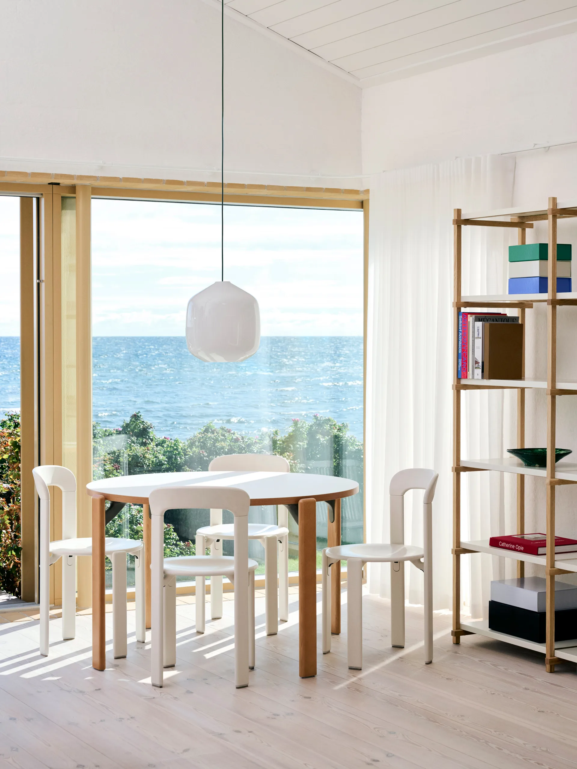 Buoy pendel Ø30 cm, Opal glass-anthracite blue HAY