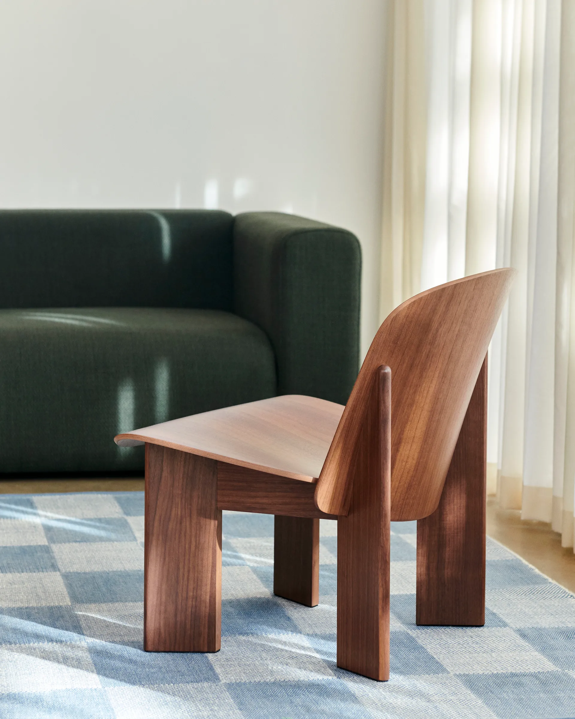 Chisel lounge chair, Lakket valnøtt HAY