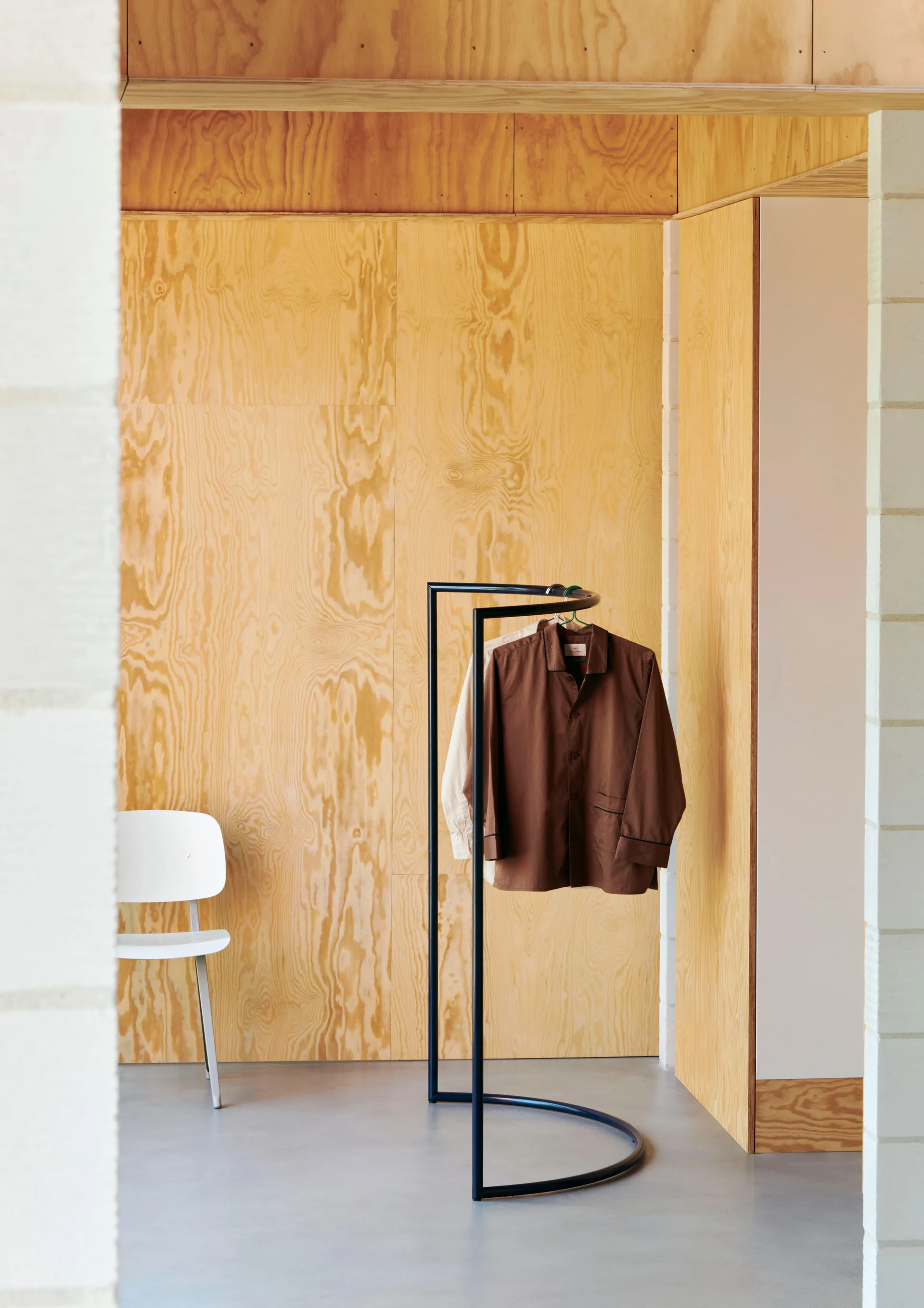 Colour Rack c-shape klesstativ 112x150 cm, Black HAY