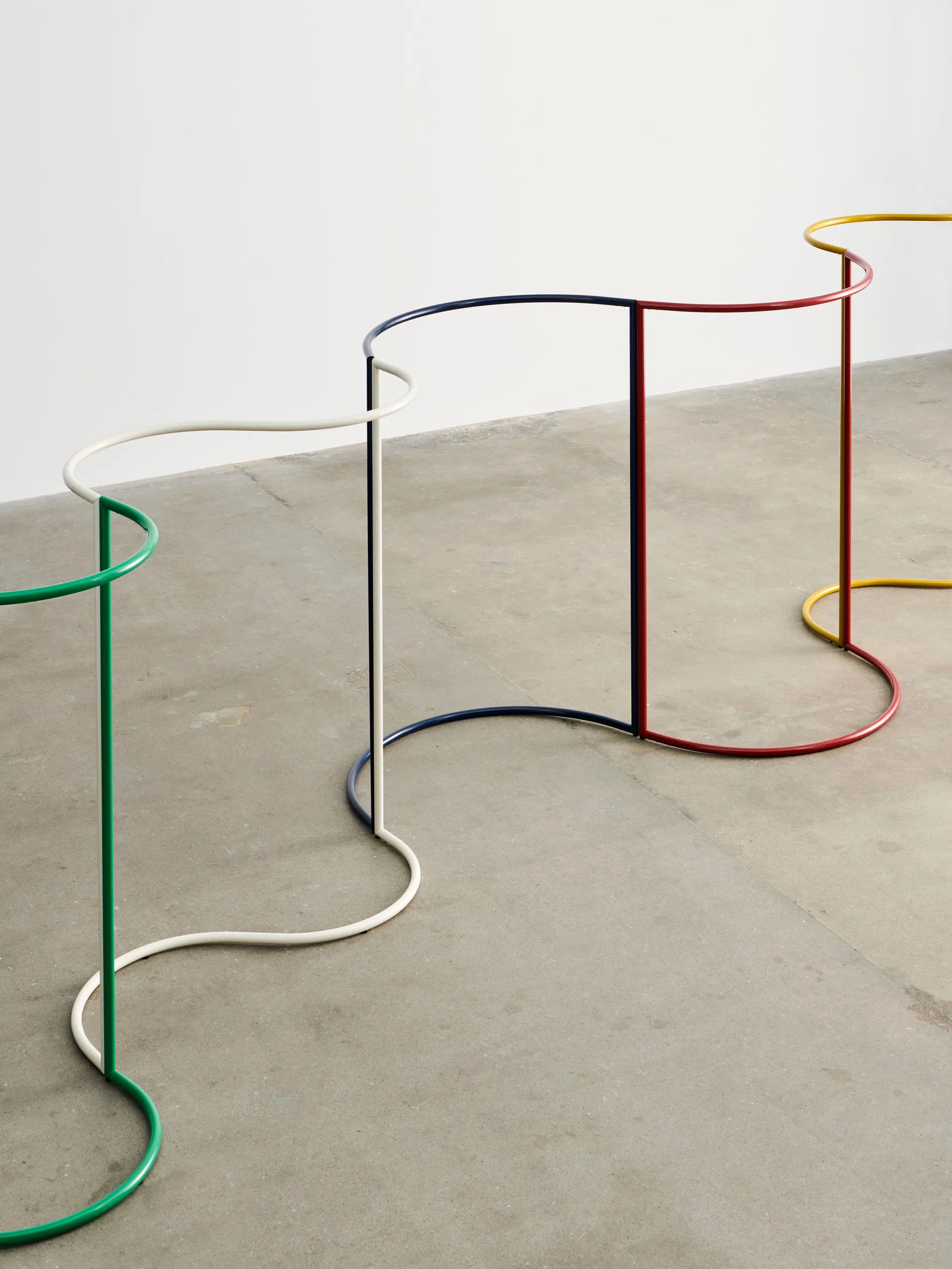 Colour Rack s-shape klesstativ 144,2x150 cm, Jungle green HAY