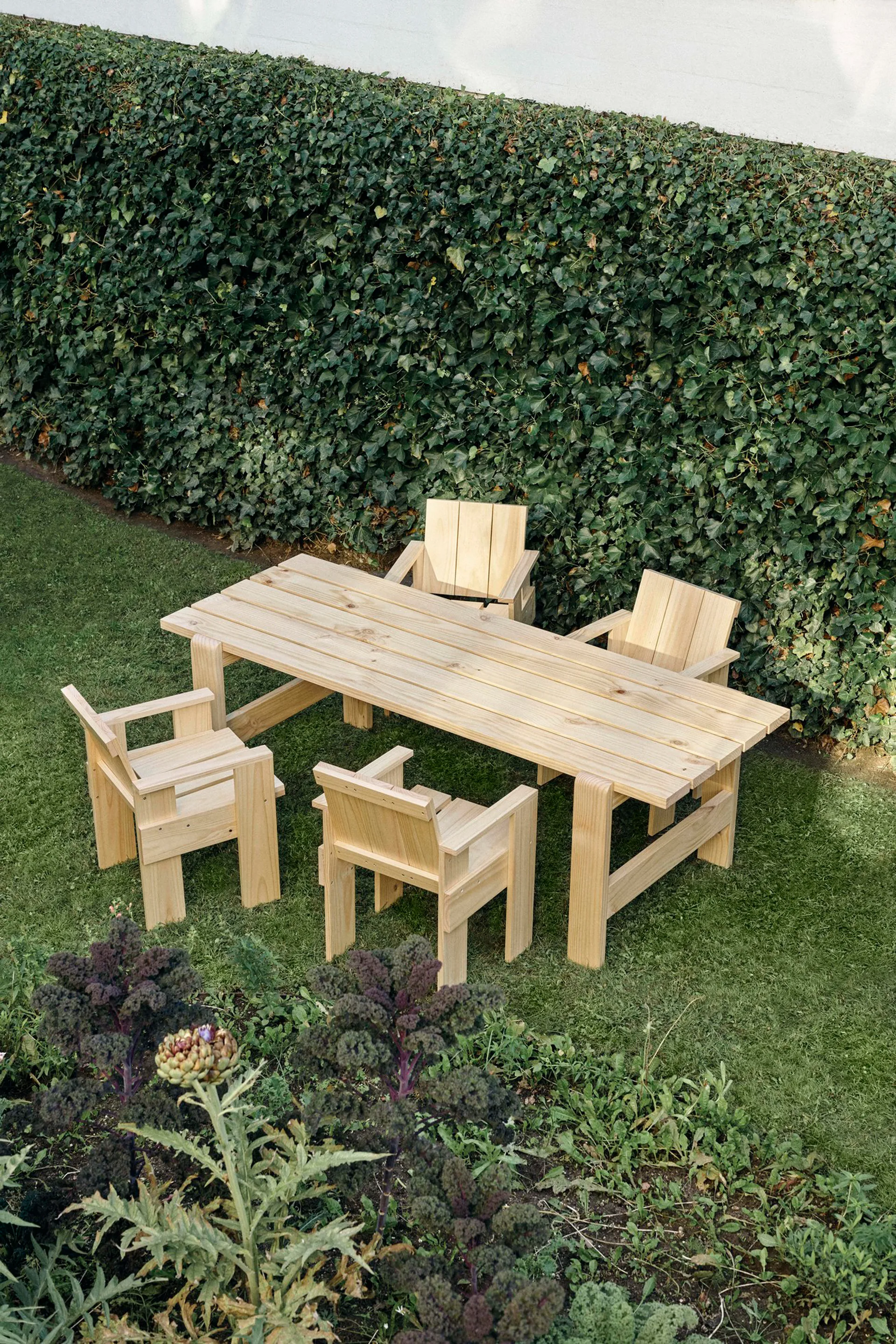 Crate Dining Chair stol med armlener, Water-based lacquered pinewood HAY