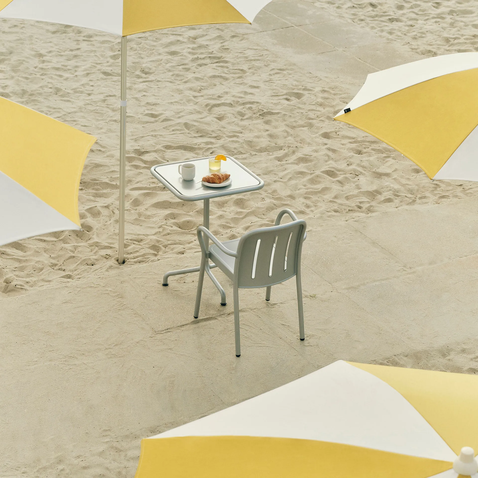 Deville bord, Silver grey, 60x70x74 cm HAY