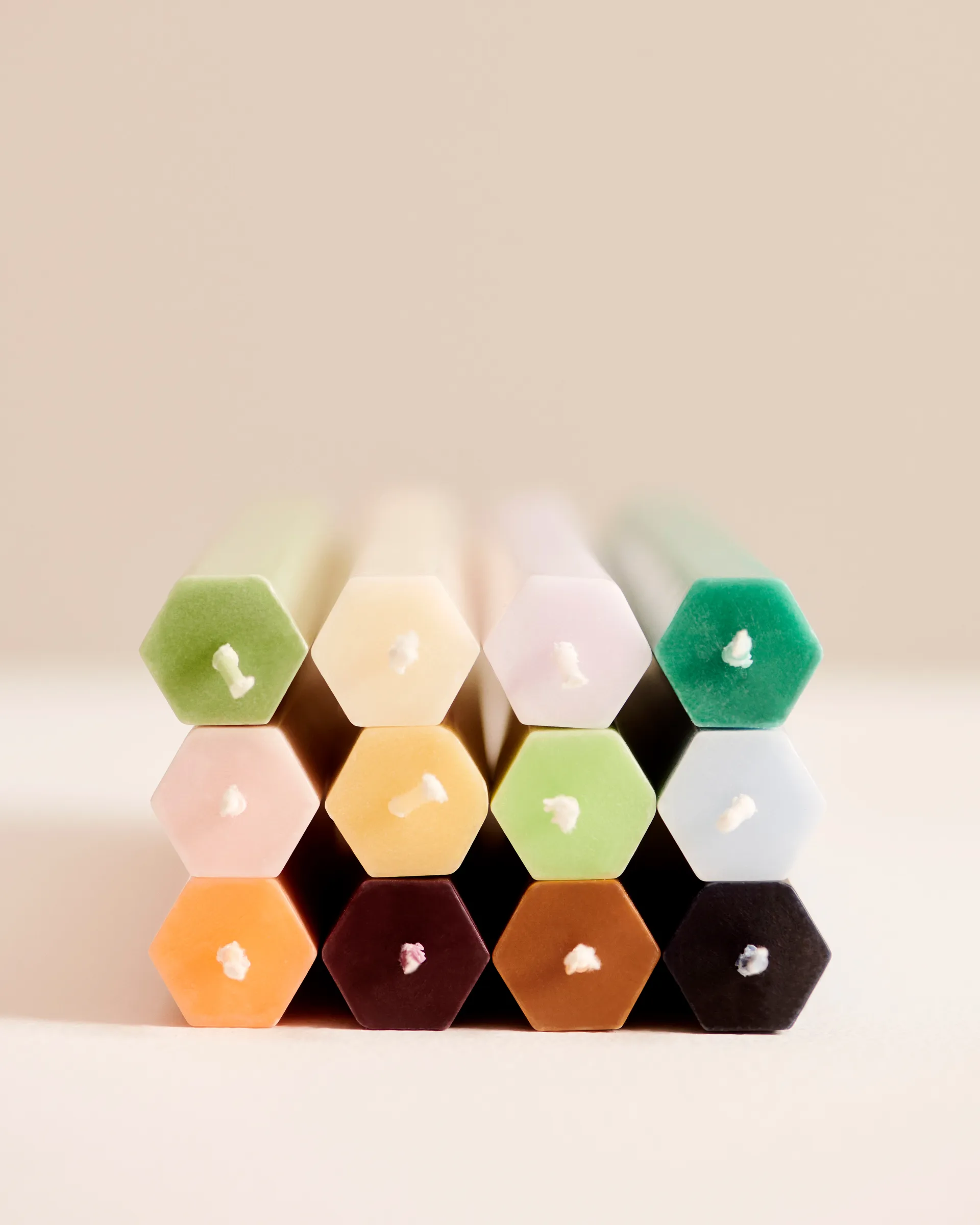 Hexagon Candle lys mix 4-pakning, Dark HAY