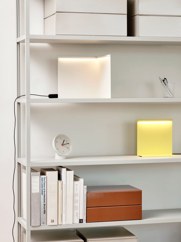 LBM Corner bordlampe, Cream white HAY