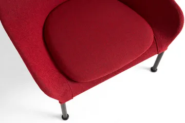 O2 Lounge Chair lenestol - Soft red-svartlakkert stål - HAY