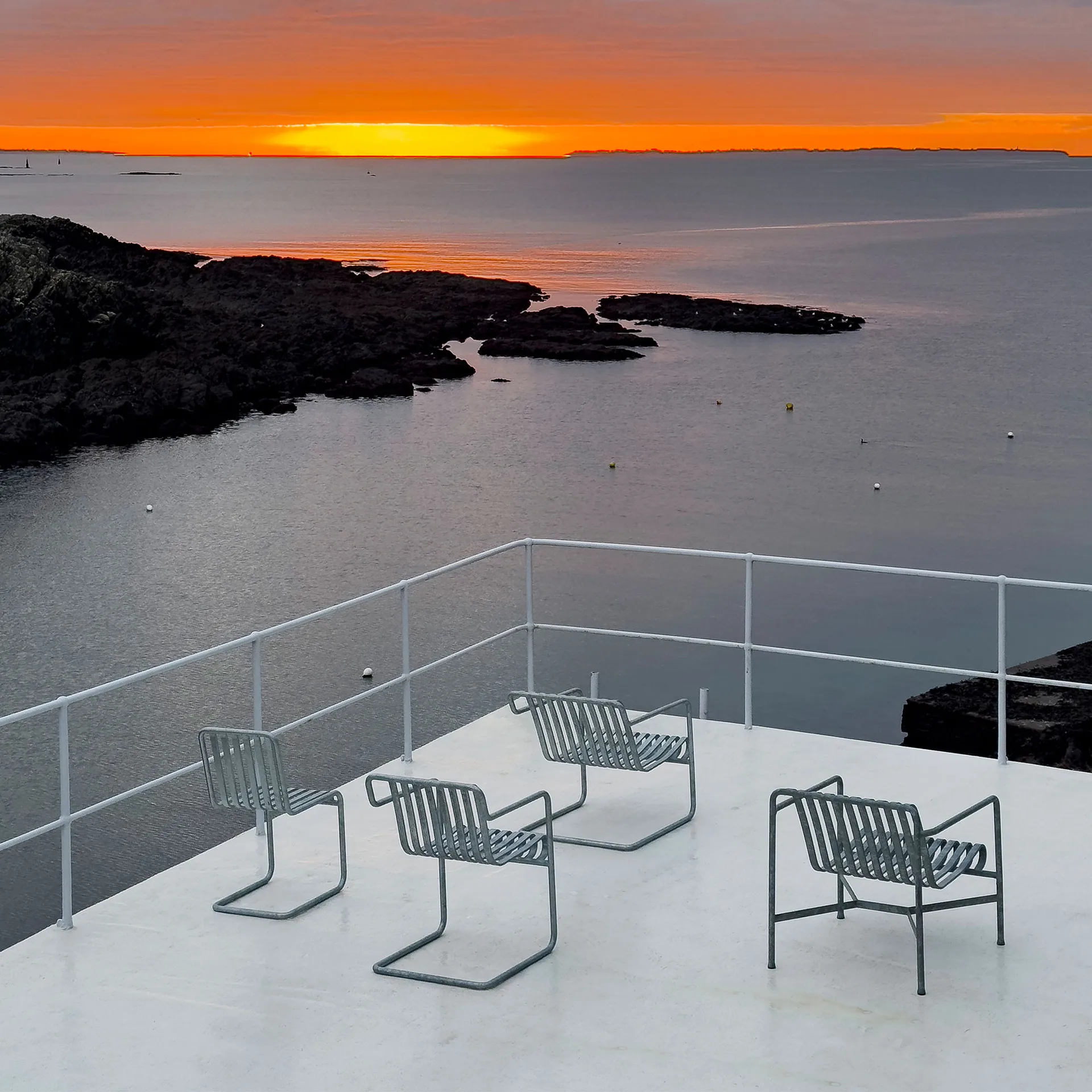 Palissade Cantilever Dining karmstol, Hot galvanised steel HAY